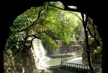 Waterfall_at_Rock_Garden,_Chandigarh