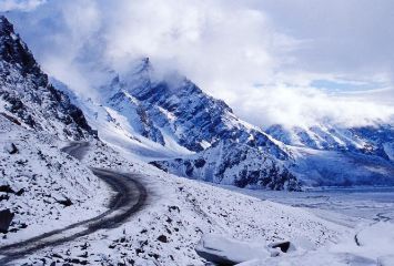 rohtang-pass-to-remain-open-for-tourists-in-seven-days-a-week