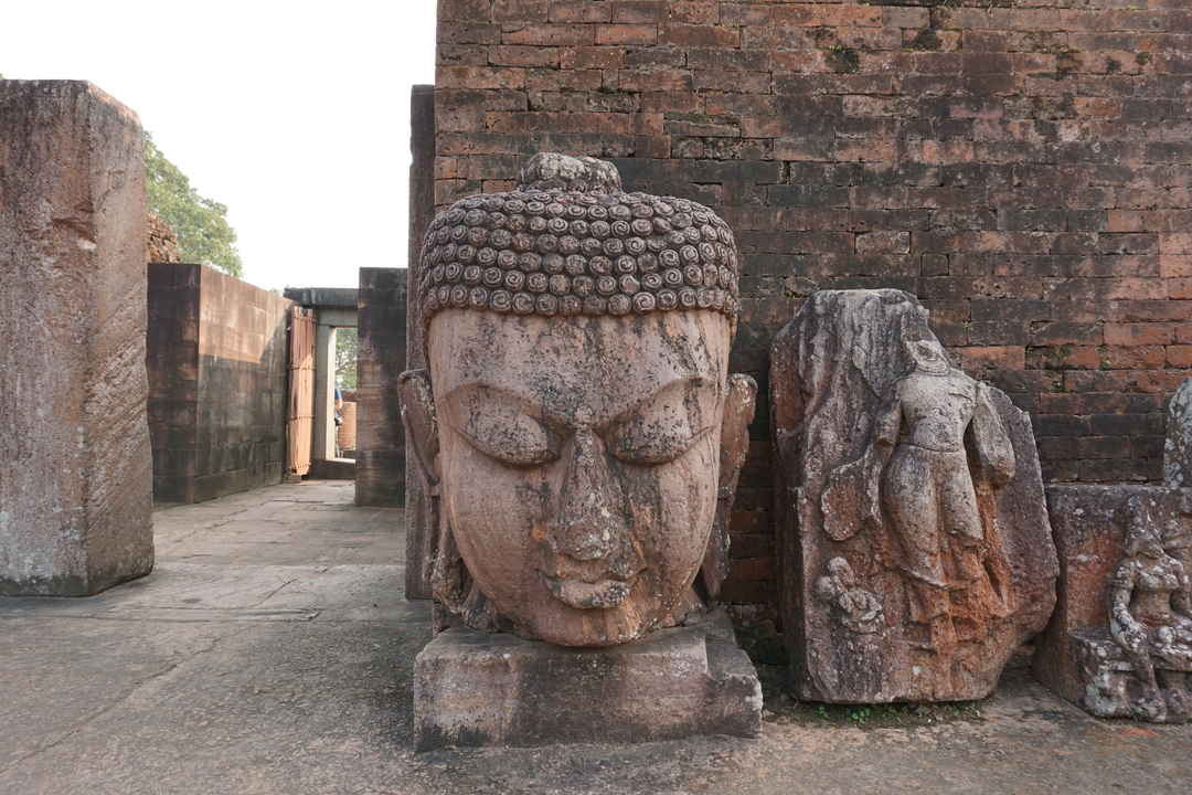 1513842156_buddh_face